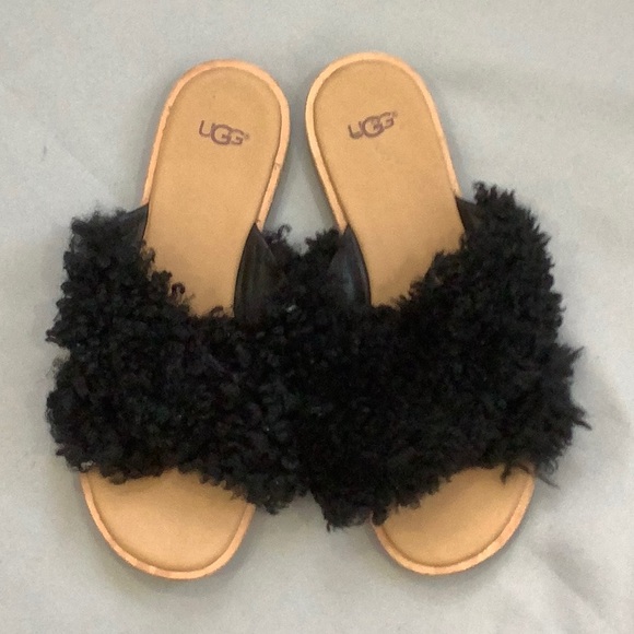 Rare UGG Black Cozy Slippers with Plush Strap - Picture 1 of 6